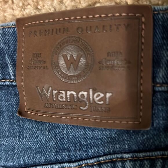 Wrangler Men’s 30 x 30 Straight Fit Blue Denim Jeans - Picture 4 of 11